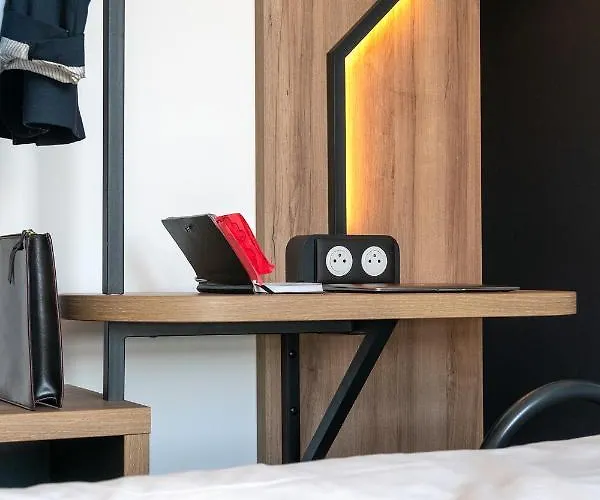 Hotel Poitiers Aéroport 3*