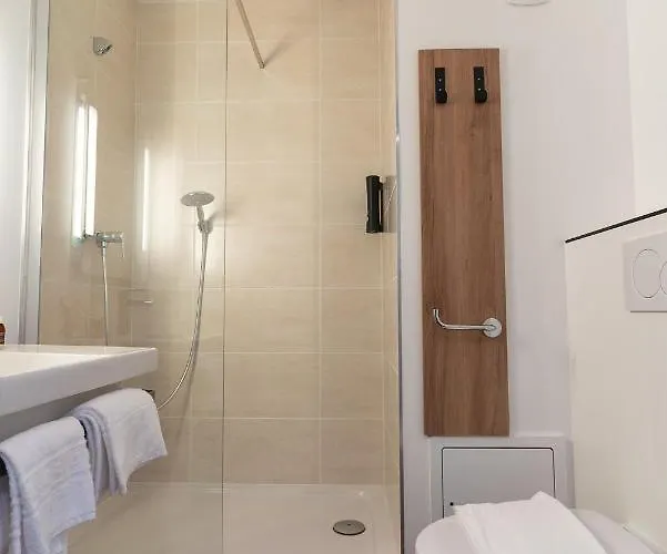 Poitiers Aéroport Hotel 3*