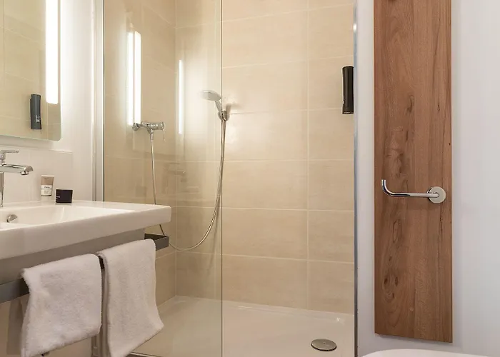 Poitiers Aéroport Hotel 3*